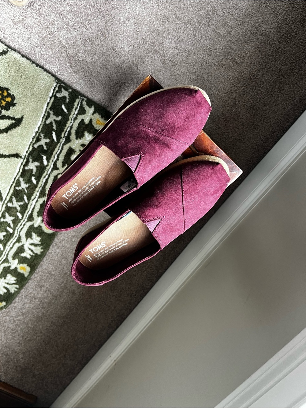 Toms Women's Slip-On Alpargatas in Wine Suede
